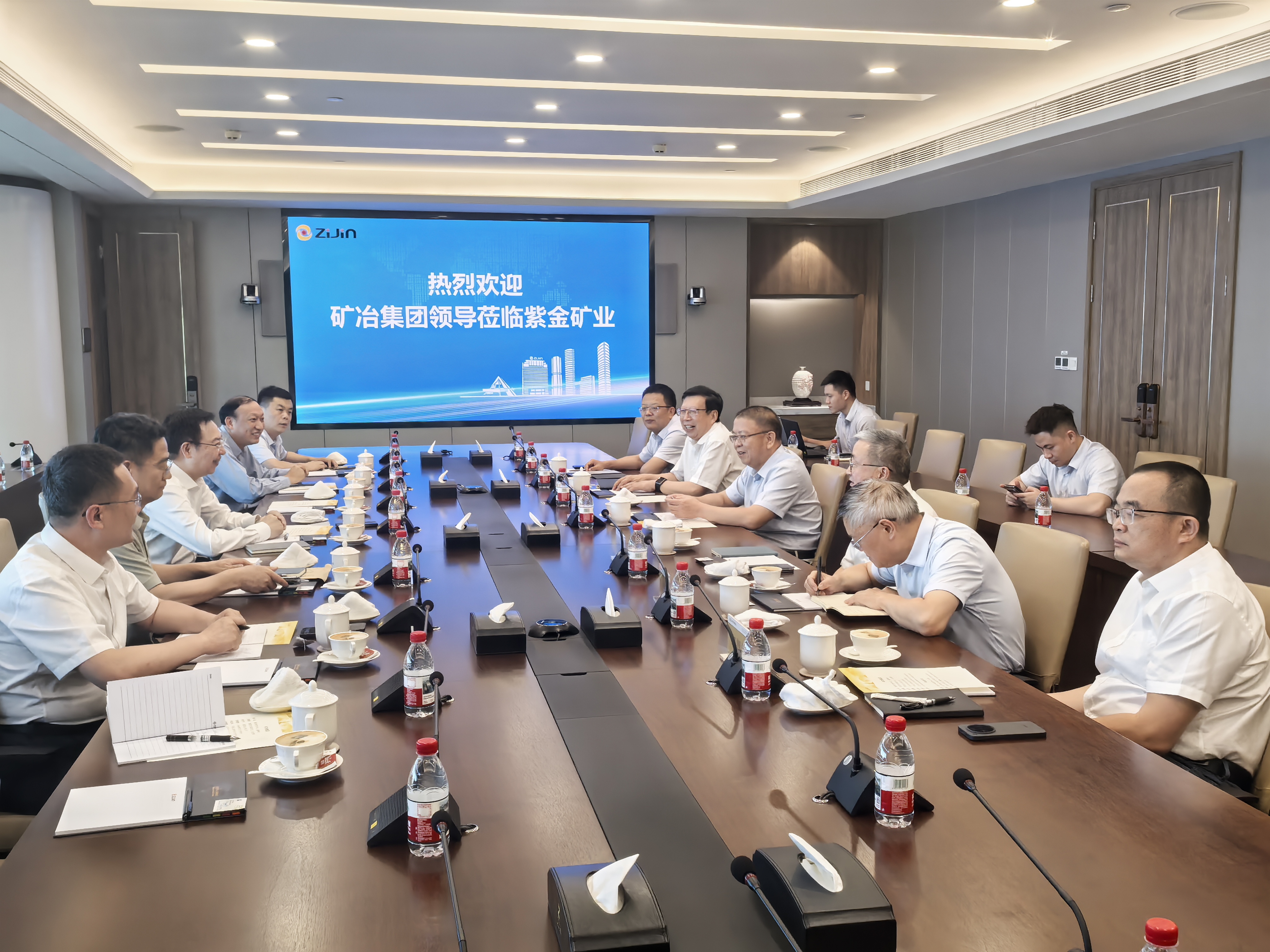 开云登陆入口_开云online(中国)
党委书记、董事长韩龙，党委副书记、总经理王晓亮一行到访紫金矿业.jpg